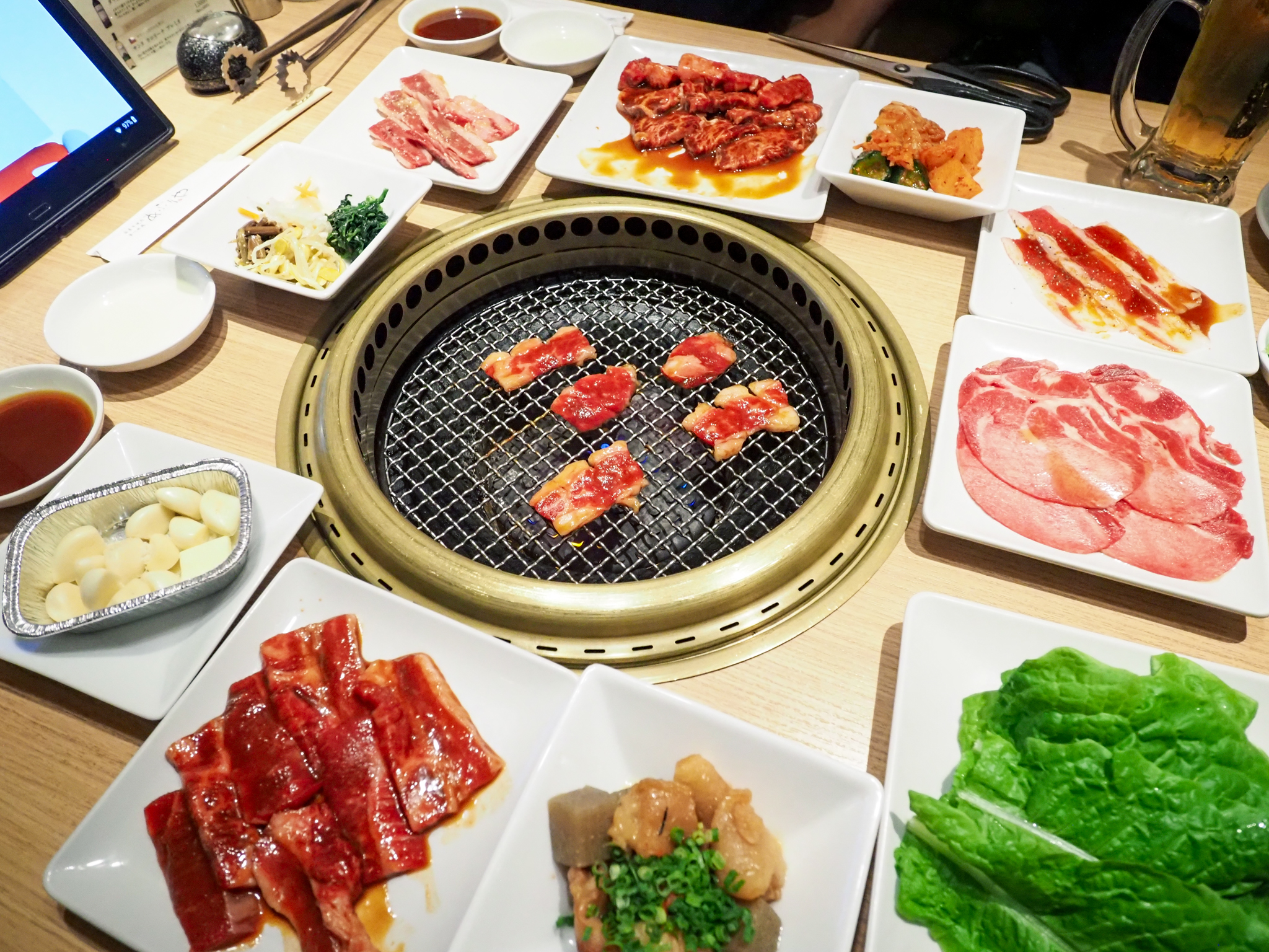 網站近期文章：【大阪燒肉吃到飽推薦】國產牛燒肉ABURIYA  黑毛和牛、國產牛燒肉吃到飽 唐吉軻德樓上有夠方便
